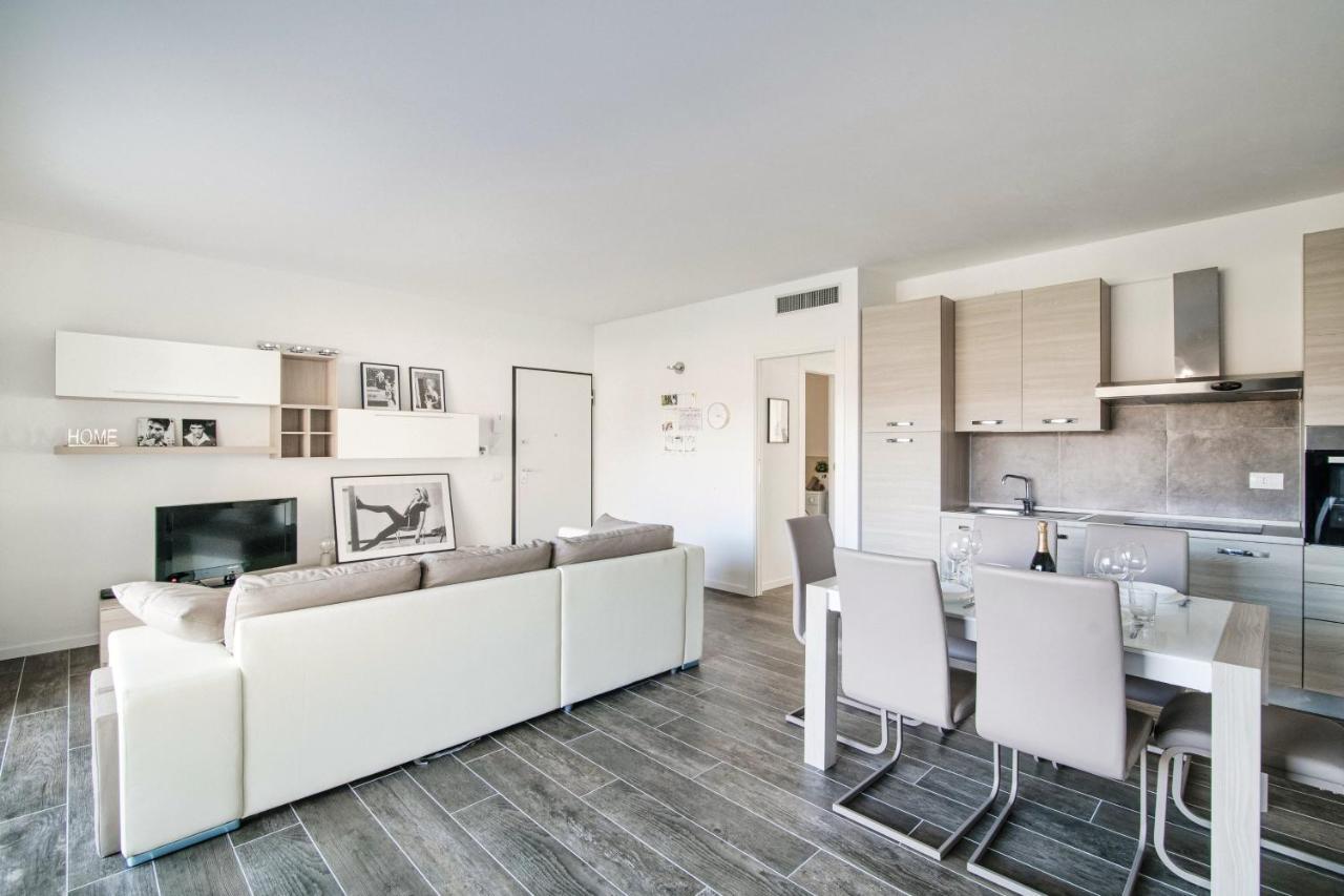 Silvia Lenno House - The House Of Travelers Apartment Bagian luar foto