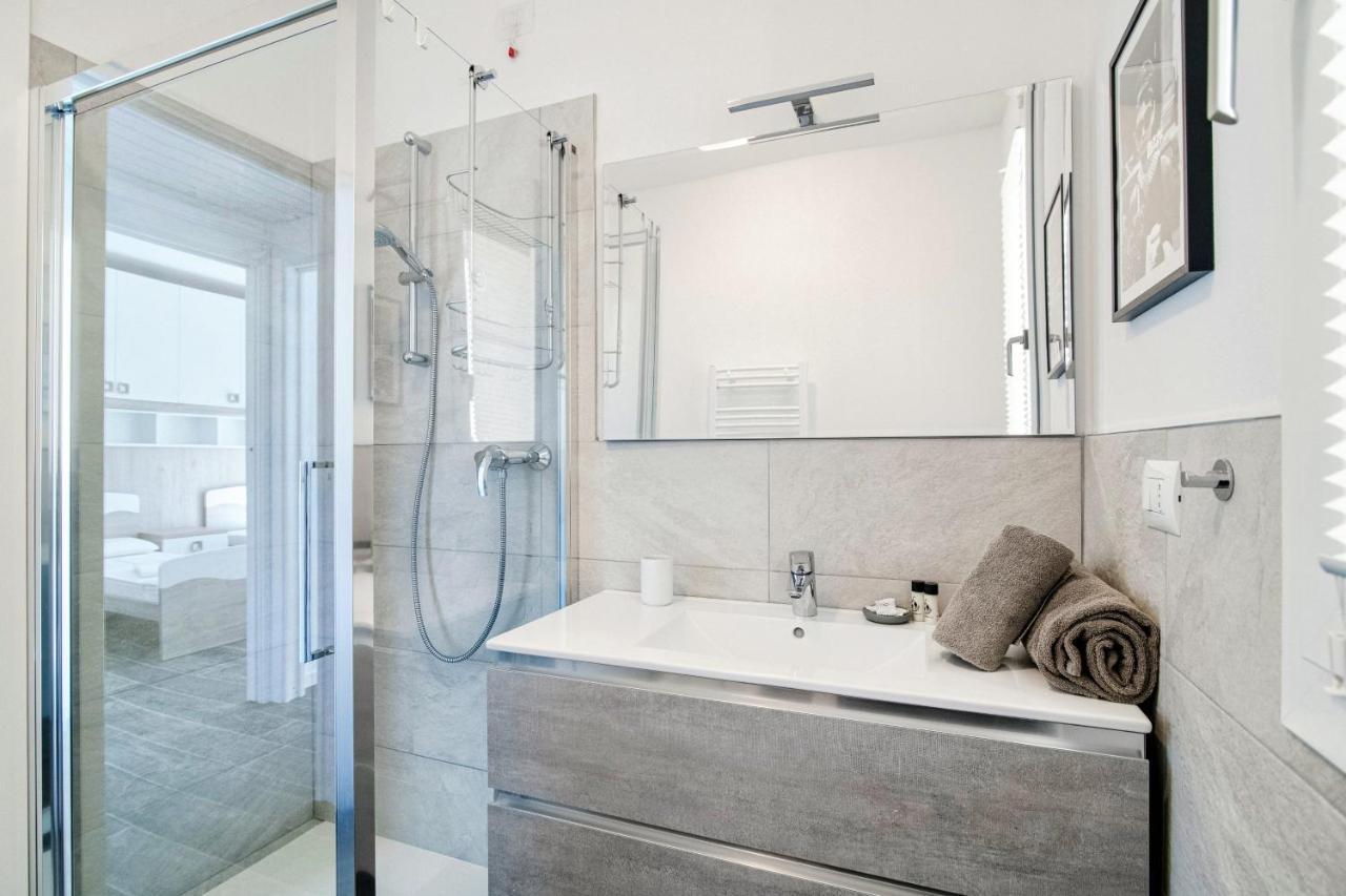 Silvia Lenno House - The House Of Travelers Apartment Bagian luar foto